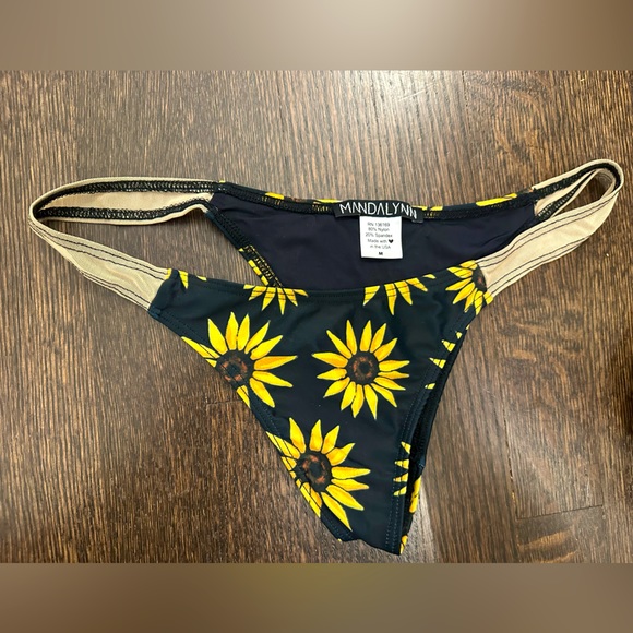 Mandalynn Sunflower Bikini. Size L. Like New (top&bottom) - Picture 4 of 5